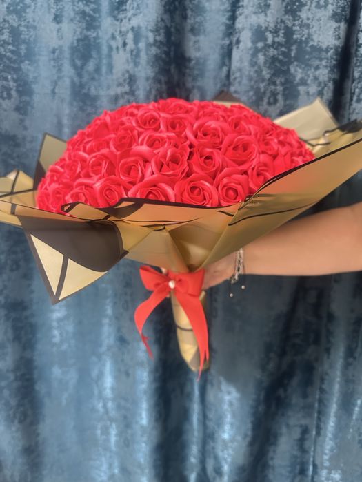 Buchet 101 trandafiri 250 lei
