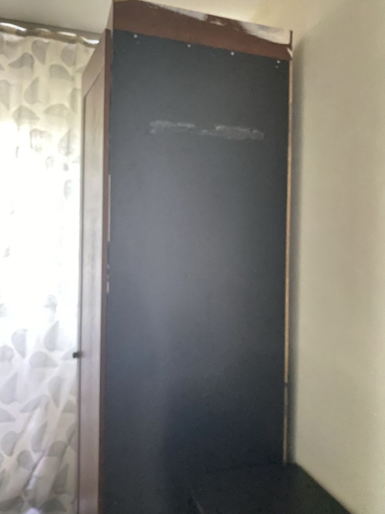 Продават се 2 испански здрави гардероба ( по договаряне)