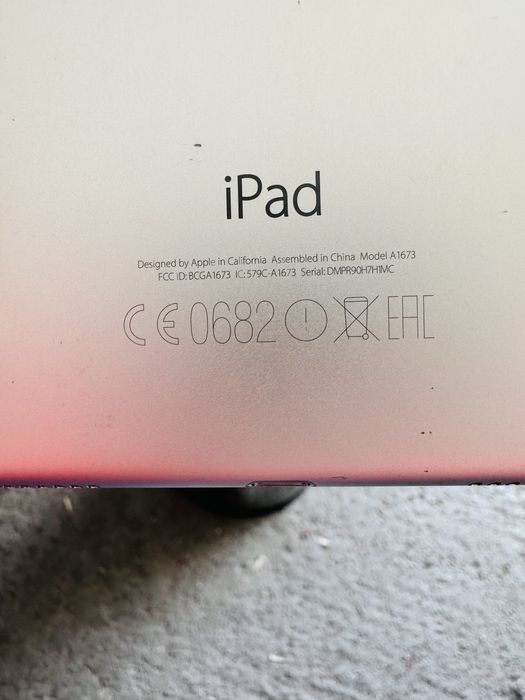 Se vinde Ipad pro 1673-32g