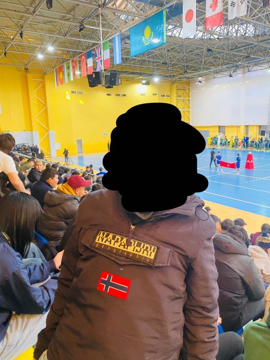 Напапири анорак.