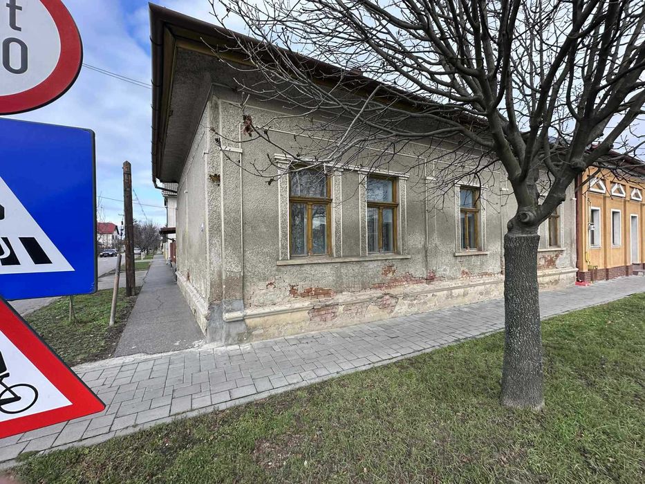 Proprietate de vânzare în Carei: două case,situate pe strada Oborului,