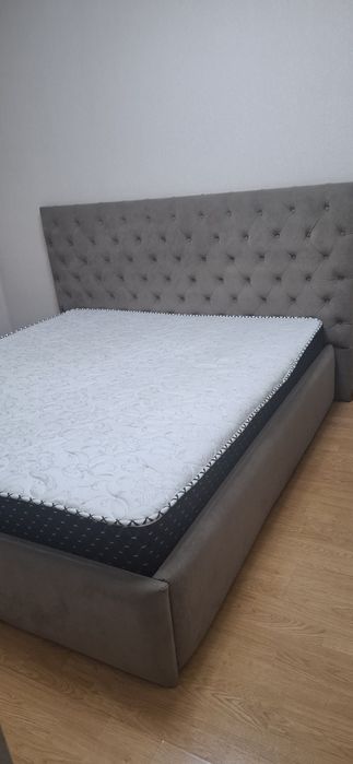 Продам двуспальнюю кровать