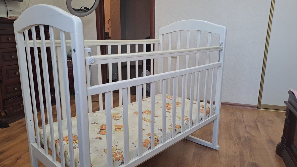 СРОЧНО ПРОДАМ!Кровать детская с матрасом.