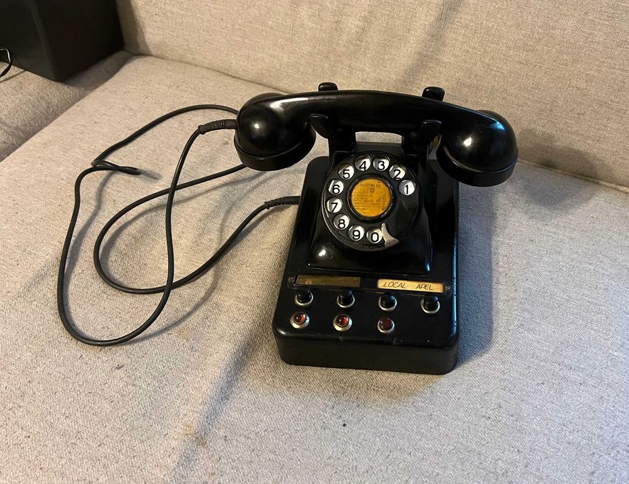 Telefon vechi cu disc si centrala UTM RS71468 fabricat in 1977