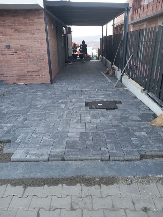 Executam lucrari de montaj pavaj si reparati