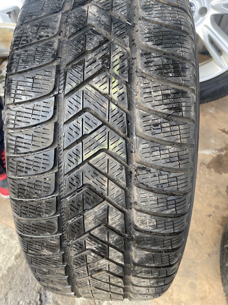Set de 4 jante R20 cu anvelope de iarna Pirelli pentru Range Rover