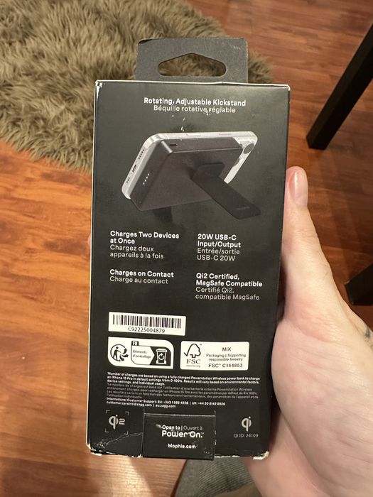 Baterie externa cu incarcare wirless si cablu