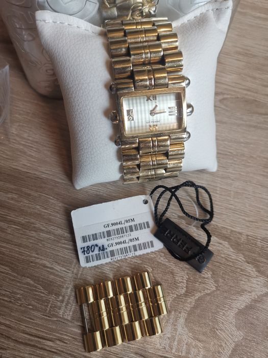 Дамски часовник оригинален GF Ferre