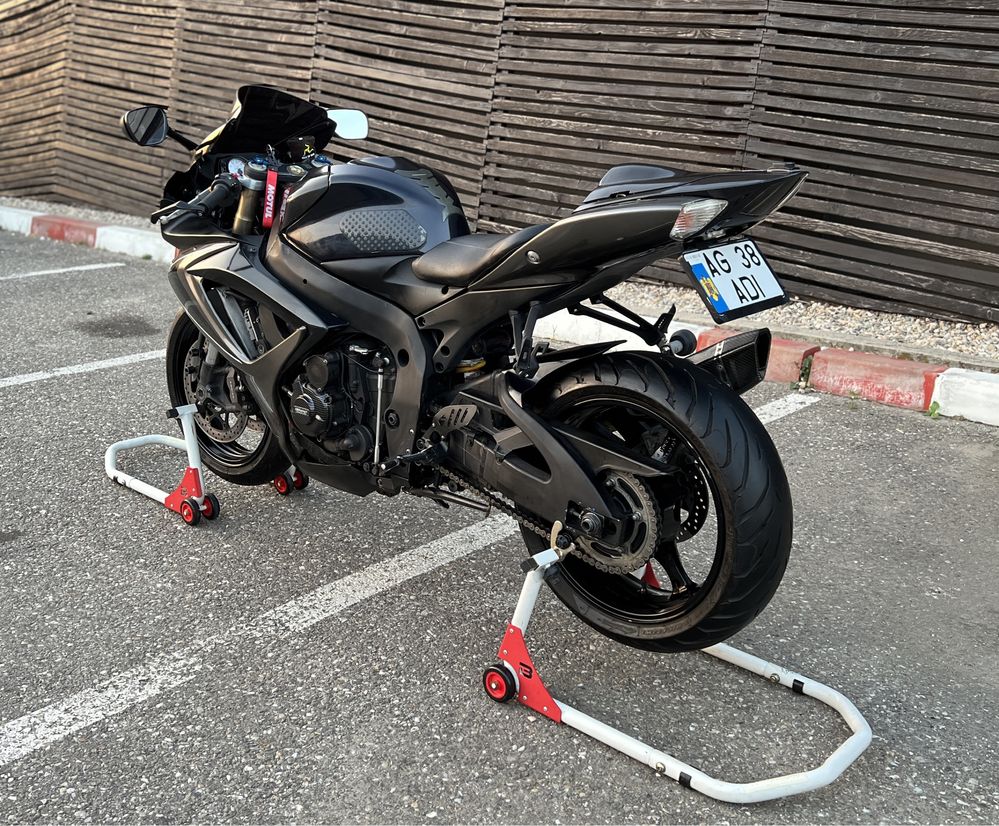 Vând Suzuki GSX-R K7