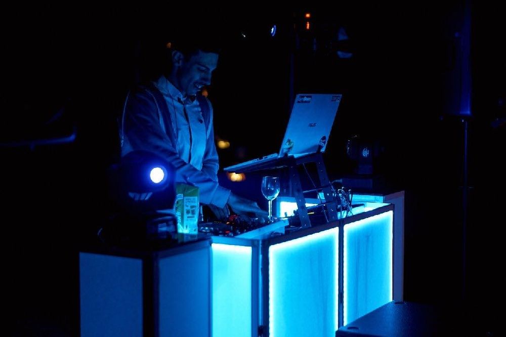 Evenimente Dj si inchirieri sistem