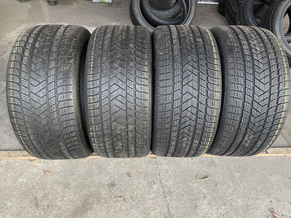 4 anvelope de iarna 295/40/20  Pirelli