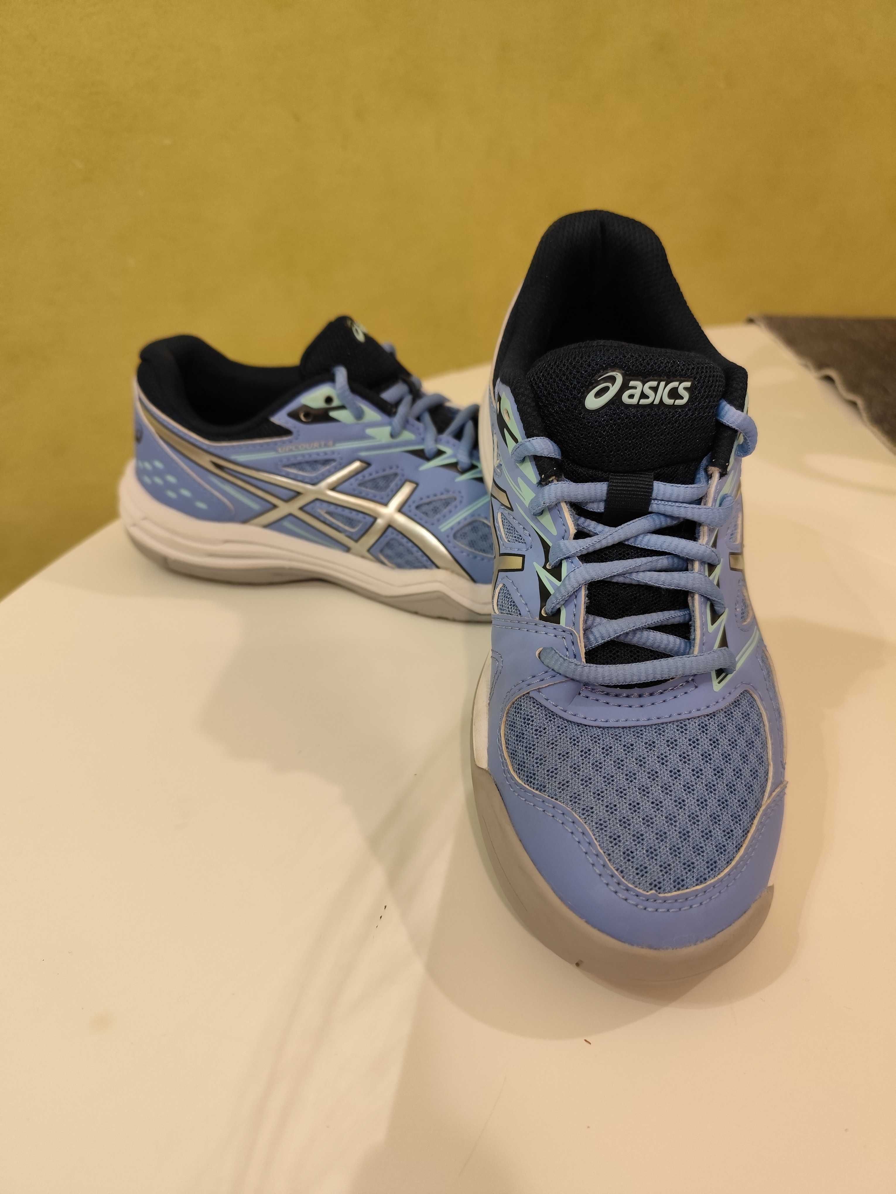 Asics обувки за зала