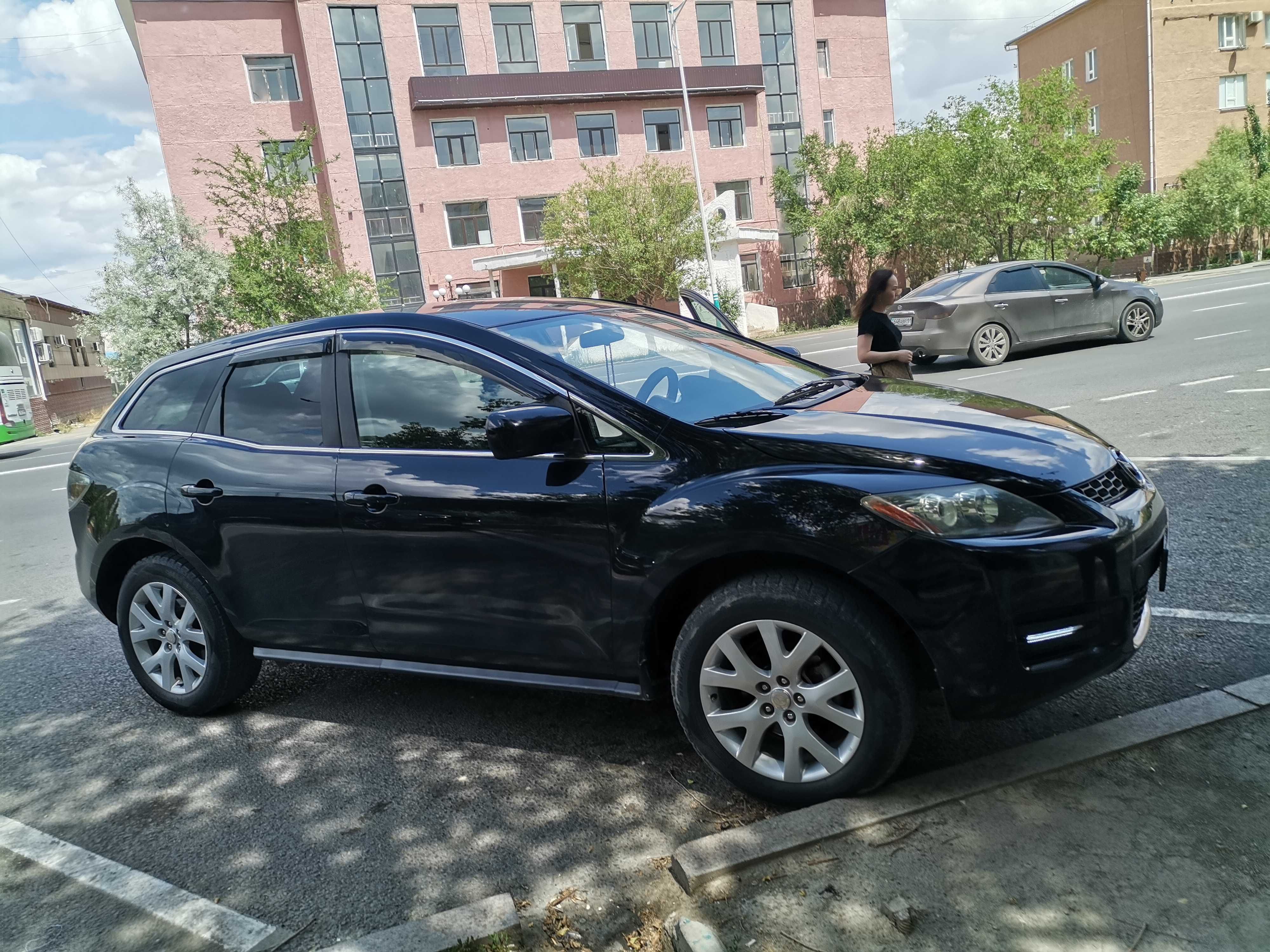 Машина mazda CX-7