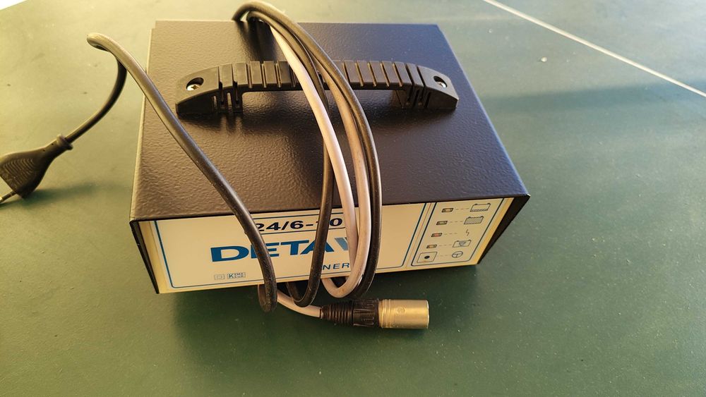 Интелигентно умно зарядно за инвалидни и пазарски колички 24в/6/8А