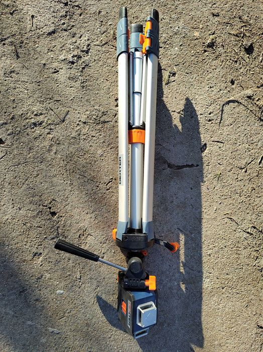 Nivela laser Dexter, autonivelare, trepied, raza de actiune 20 m