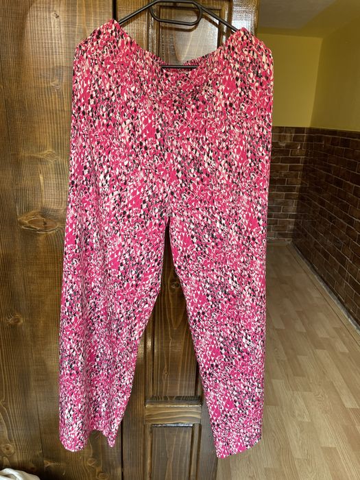 Compleu ,pantaloni si bustiera