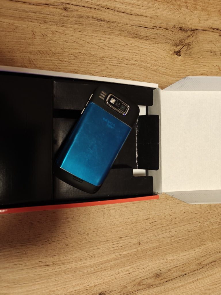 Nokia e72 чисто нов