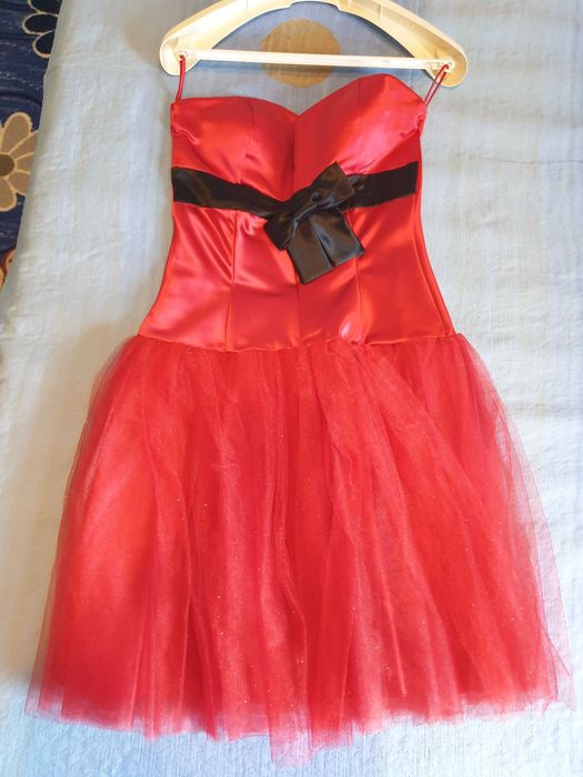Официална рокля цвят червен