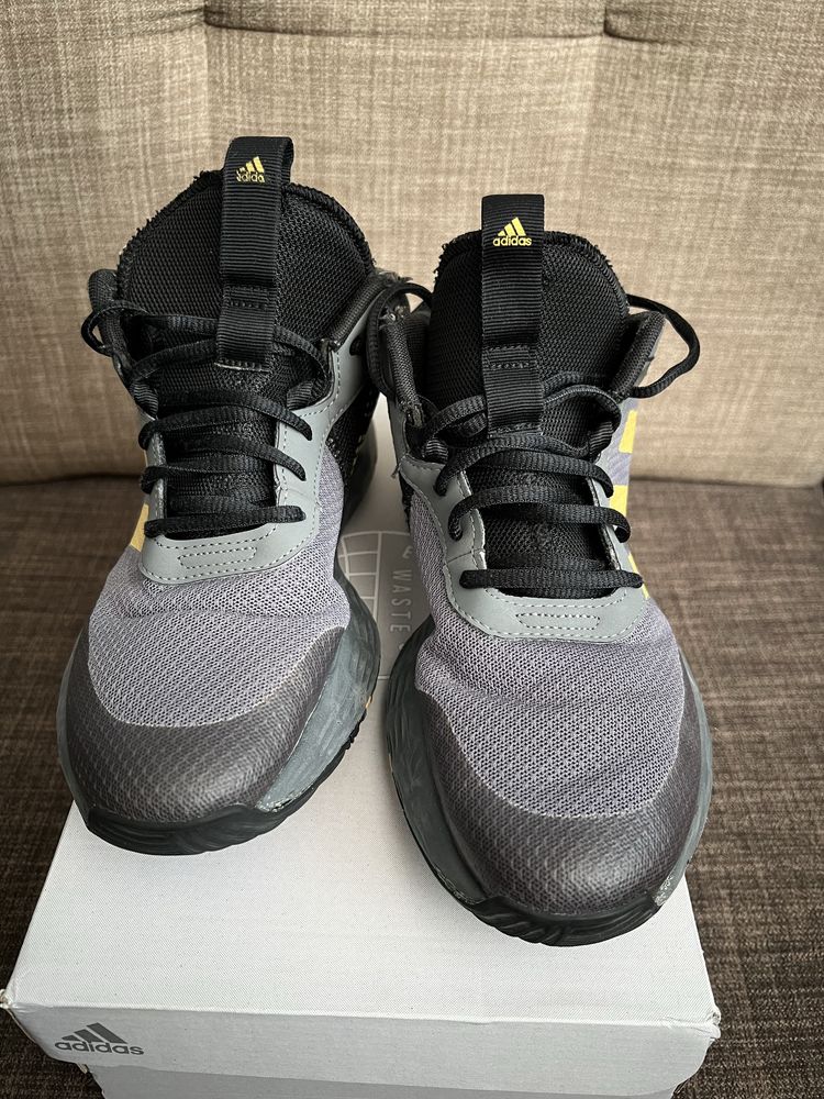 Маратонки adidas 38 номер