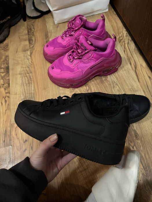 Tommy Hilfiger black