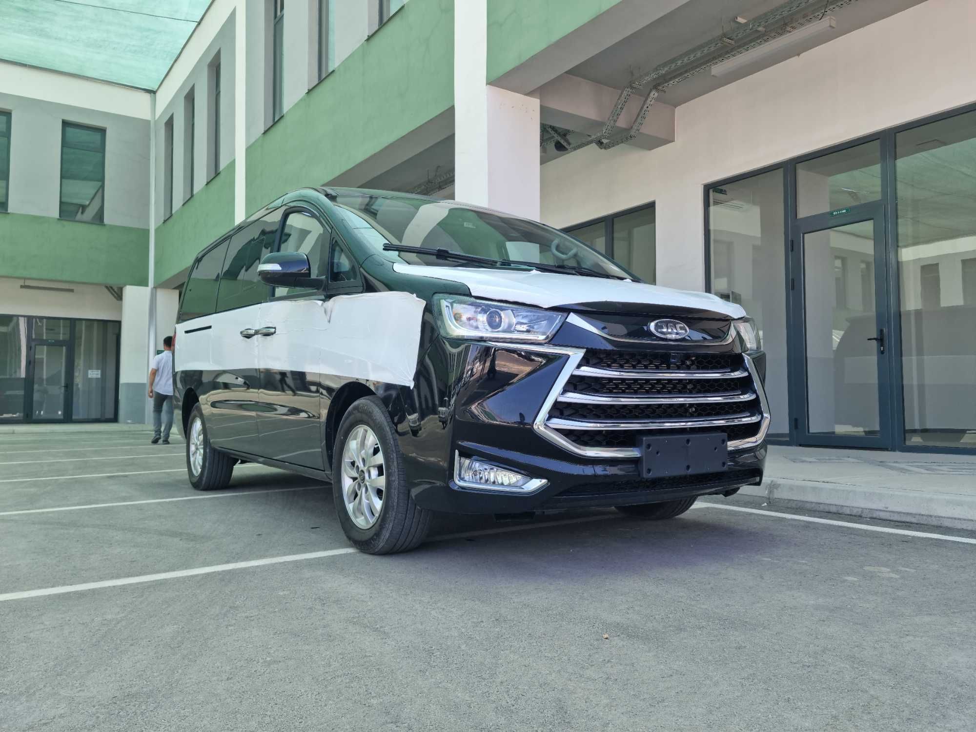 JAC M4 Refine муаммонгиз учун ажойиб ечим.