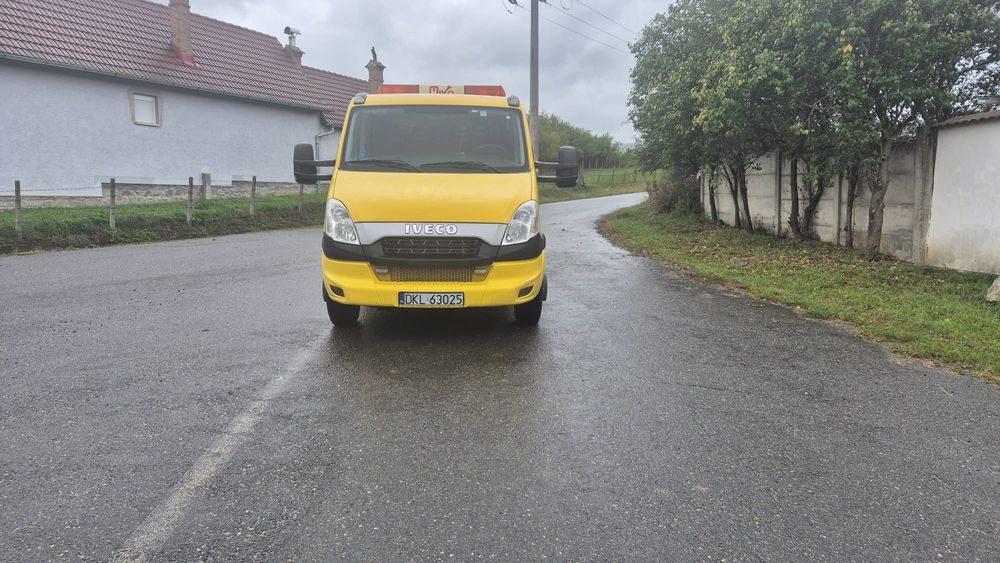 Iveco Daily  Platou  Hidraulic cu telecomanda și Furca