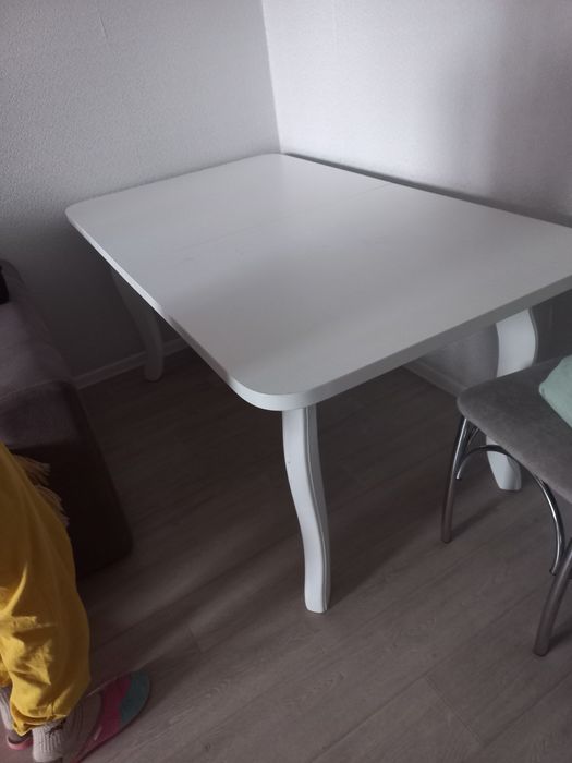 Продам стол в отличном состоянии.