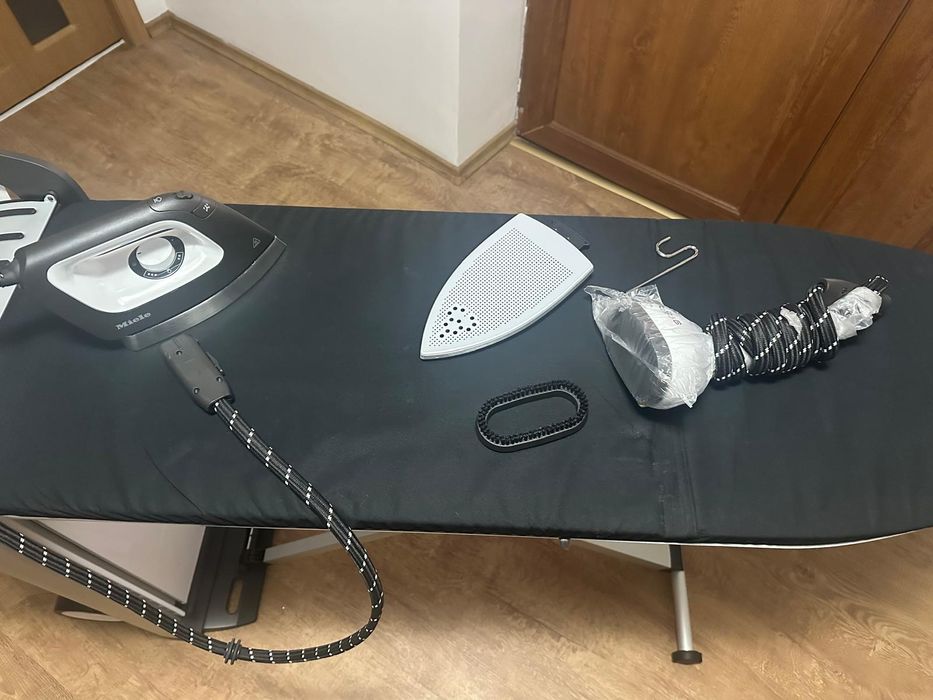 Vând stație de călcat Miele