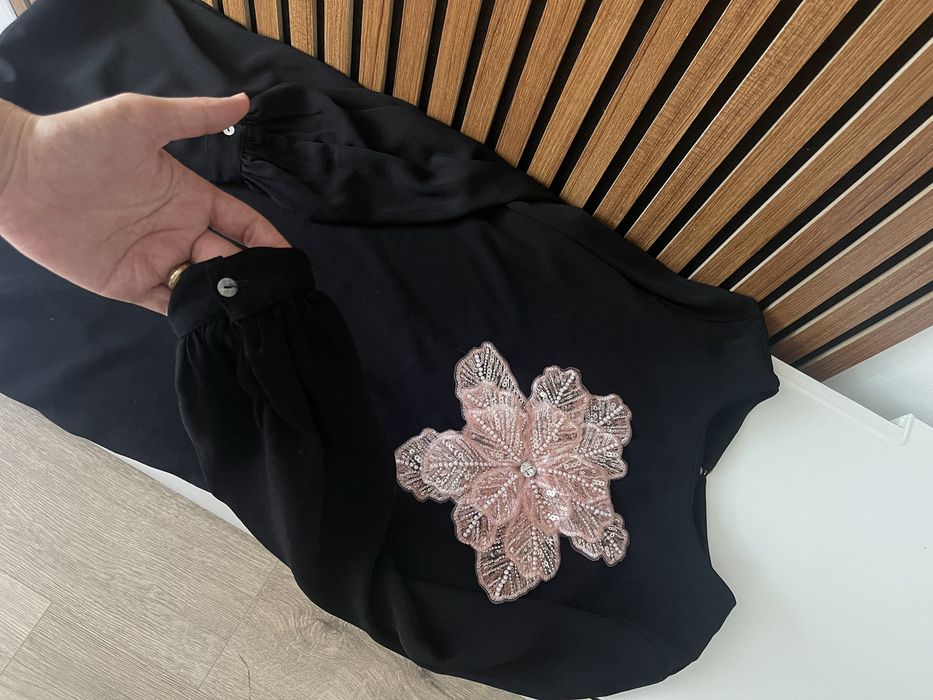 Rovhita neagra cu accesoriu roz