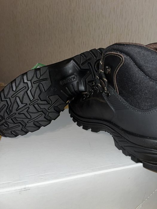 Обувки за туризъм, лов, риболов