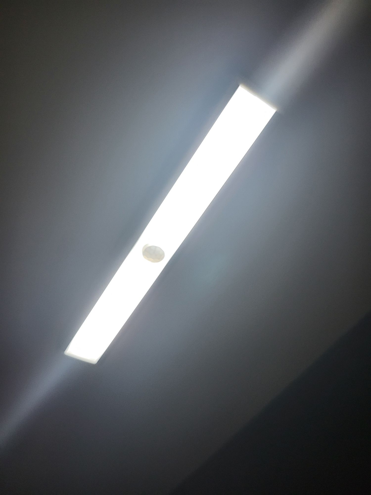 Lampa LED cu senzor de miscare NOI