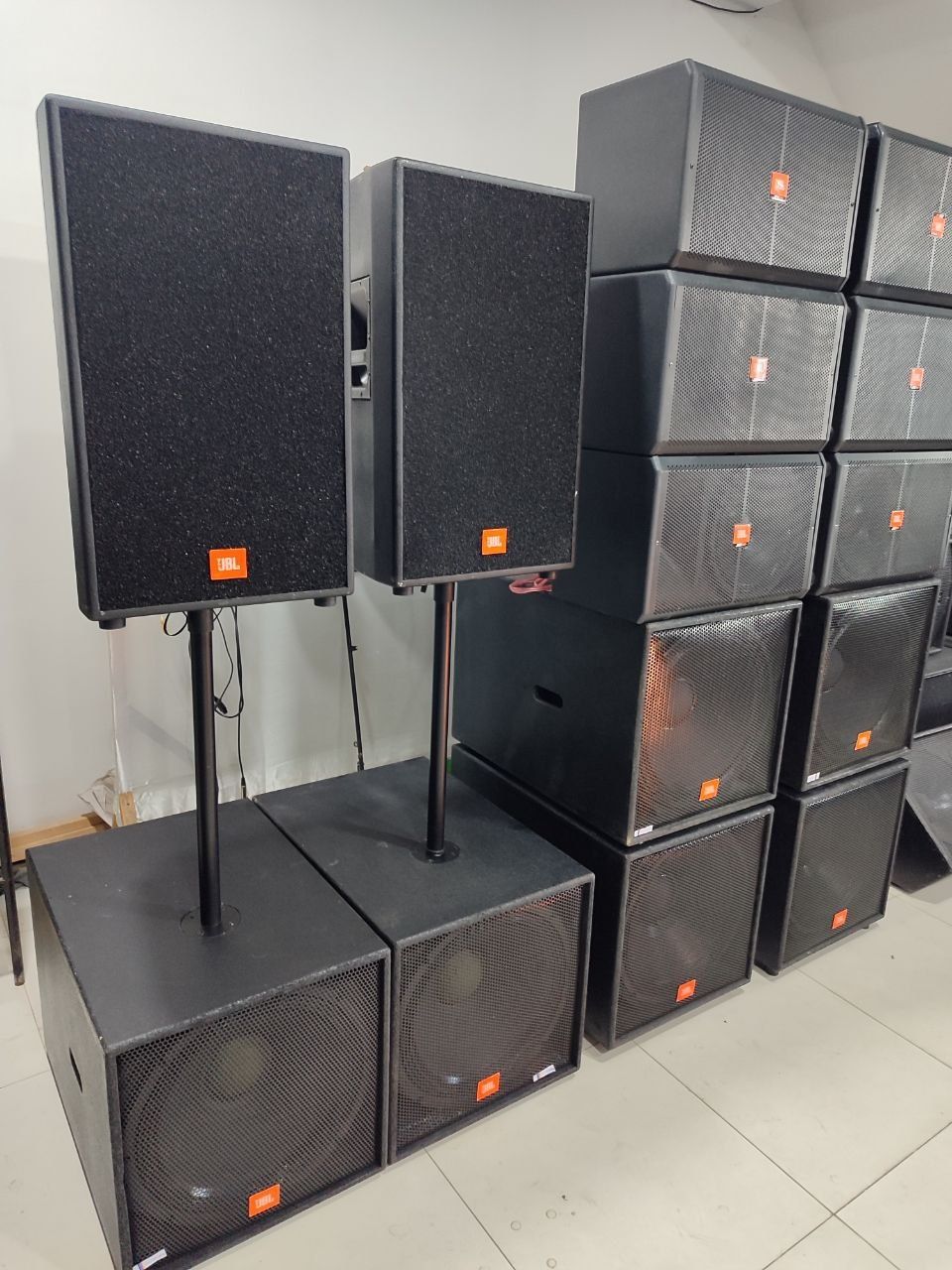 Микшеры Dynacord усилители акустика Yamaha Craaft разных марок.