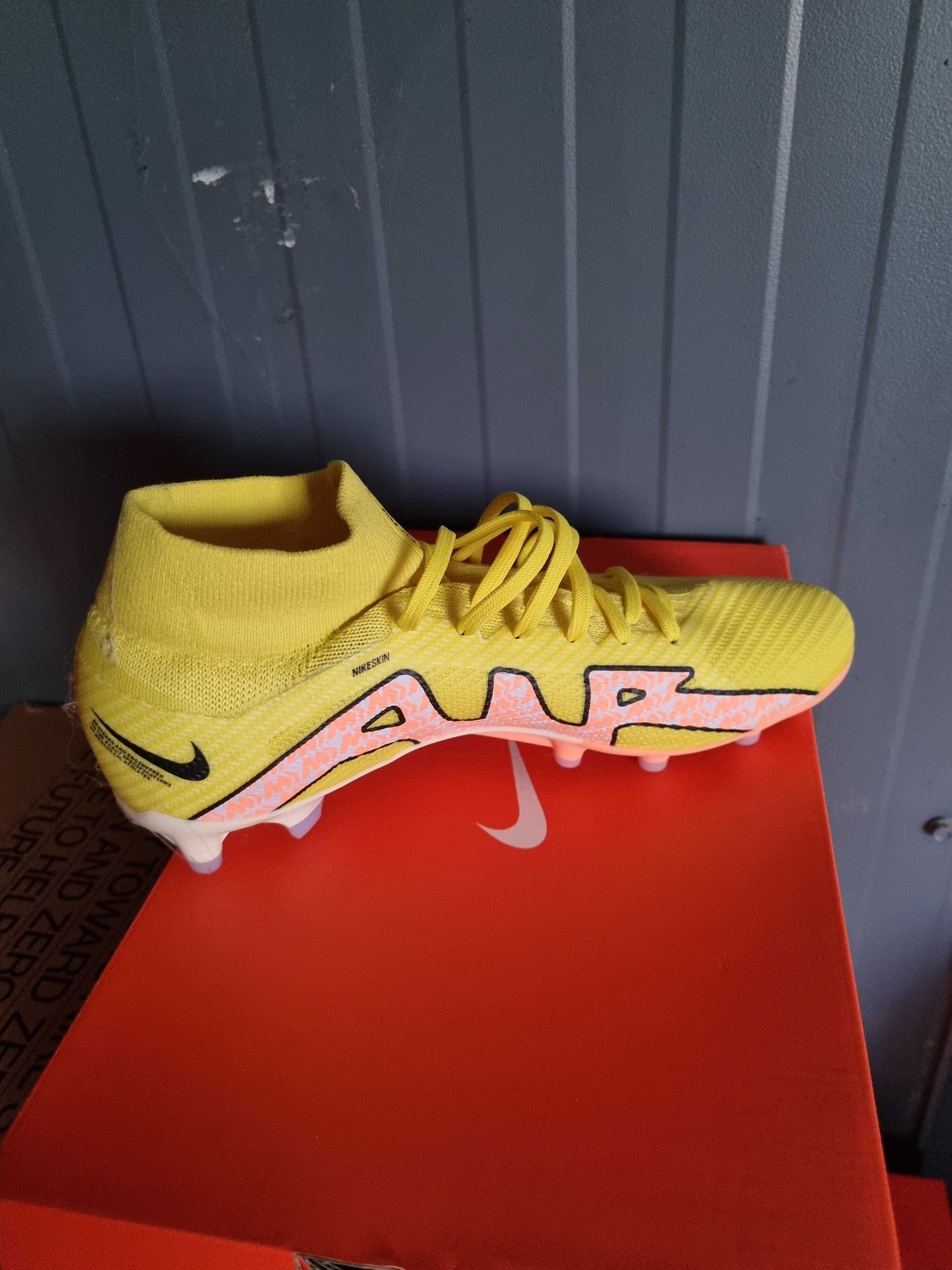 Ghete Fotbal  Nike Zoom Vapor 15 PRO Noi