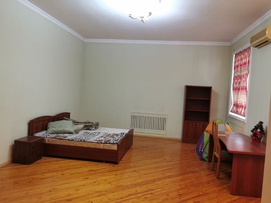 Участок сдаю Ивлева 4 сотки 5 комнат 2000$