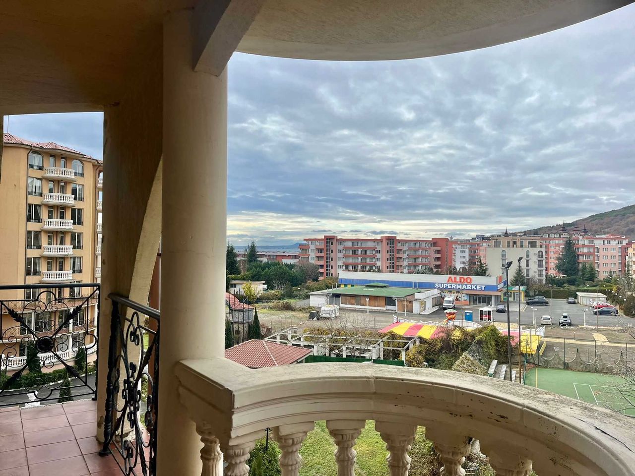 Продава се Двустаен апартамент в к.к. Елените - 86 кв.м за 663 €/кв.м - Снимка #6
