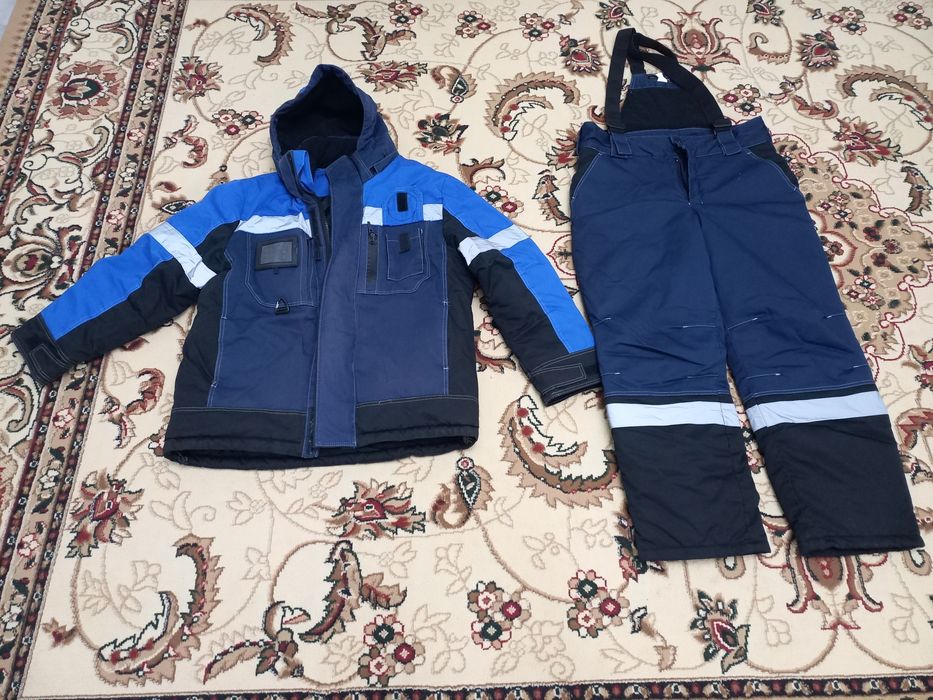 Продам спецодежду зимнее куртка и  комбинезон