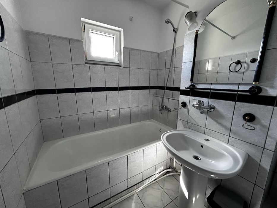 Apartament cu 3 camere de vanzare in micro 16