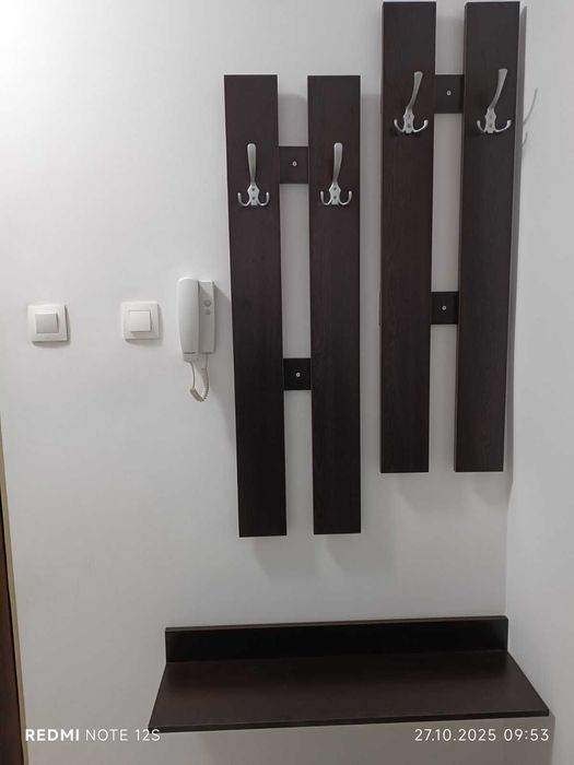 Продавам закачалка за антре