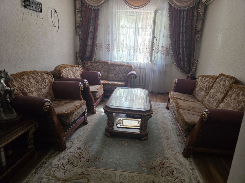 Срочний продам 2 диван 2 кресло 3 журналник