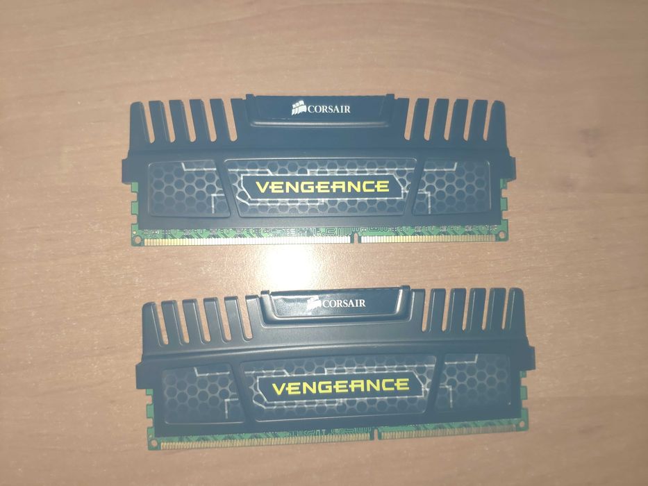 Рам Памет DDR3 Corsair VENGEANCE 8GB(2x4GB),1866 MHz