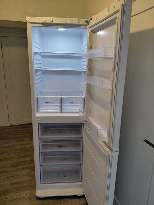 Продам 2х камерный холодильник