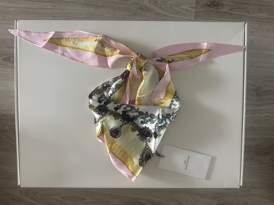 Esarfa de matase h&m x glenn martens