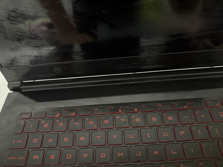 Laptop Msi bun si tare