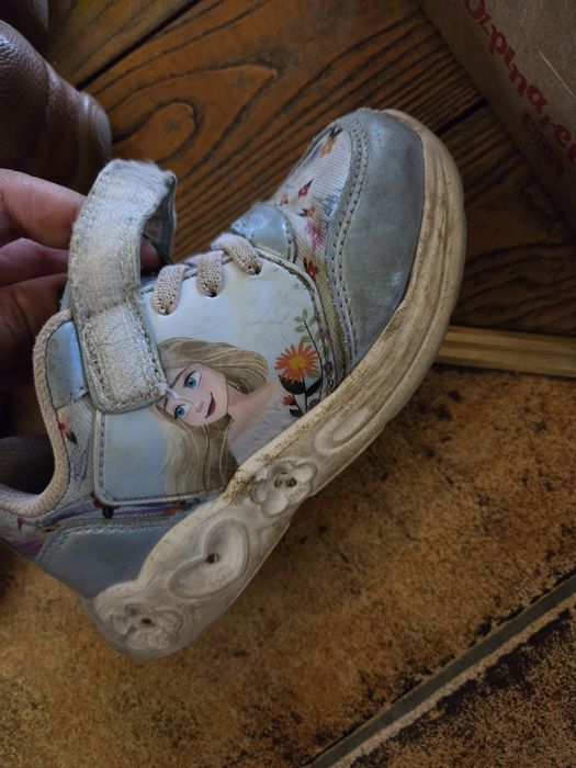 Девочке кросы, сапоги, обувь