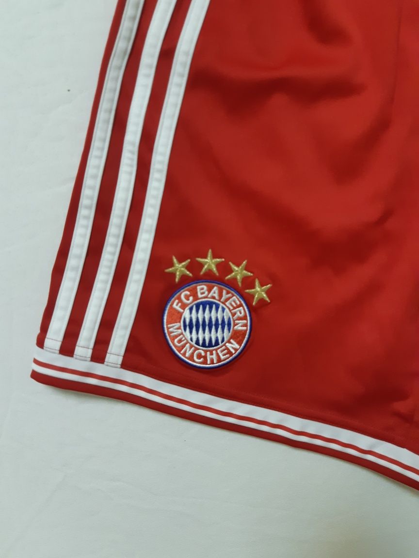 Pantaloni scurti Bayern München/ copii 15-16 ani