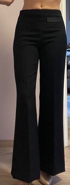 Панталон Sandro с 45% вълна. Размерът е 34. Никога не е носен.