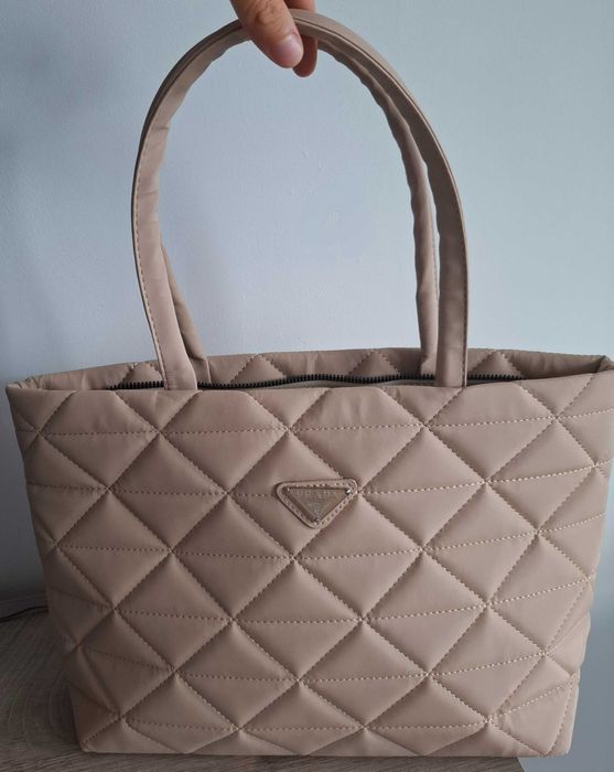 Средно голяма дамска чанта