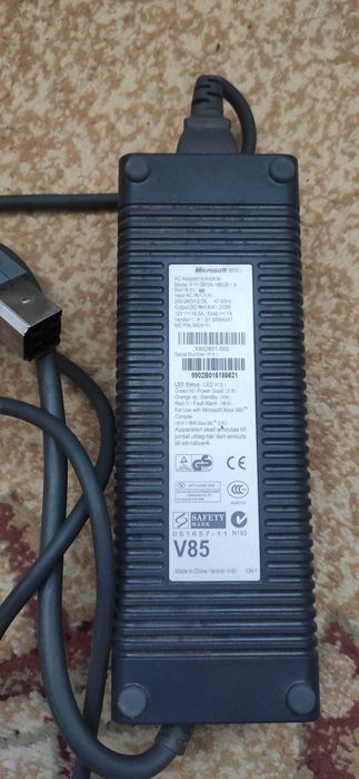 Alimentator/incarcator 12V / 6,67A , model Philips  MDS-080AAS12