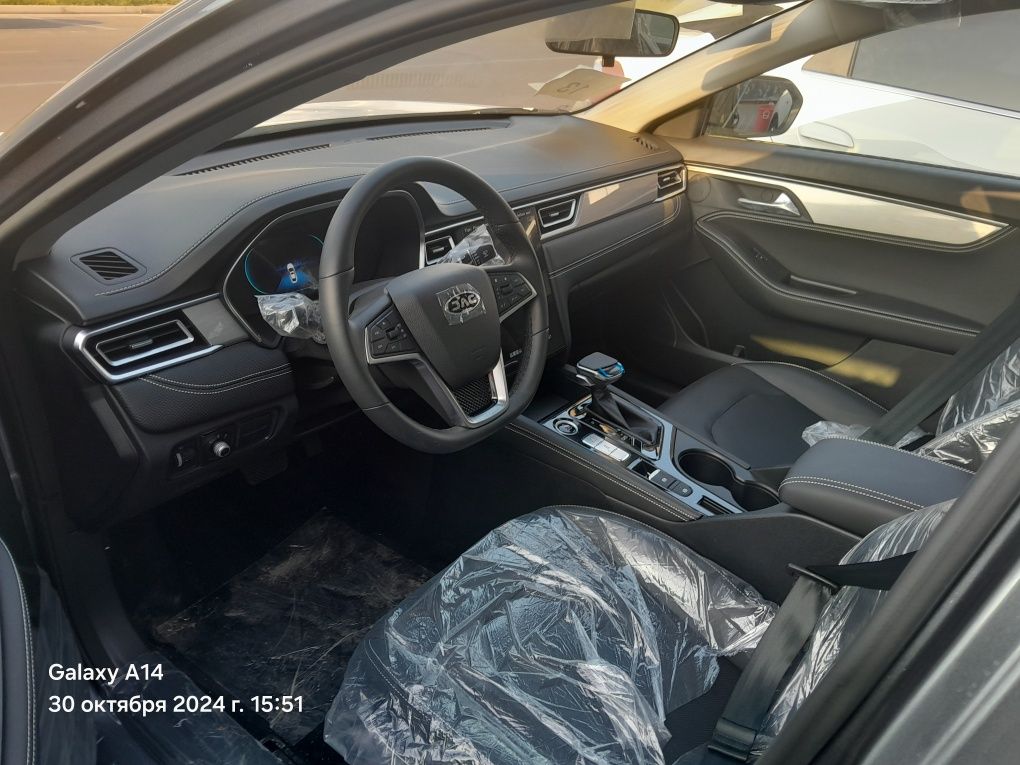 JAC J7 avtomobili