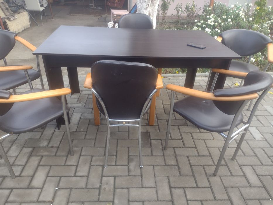 Mese  extensibile și scaune